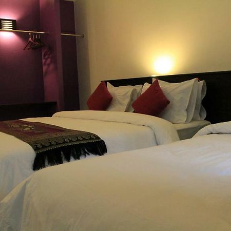 Sri Chumphon Hotel Dış mekan fotoğraf