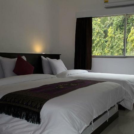 Sri Chumphon Hotel Dış mekan fotoğraf