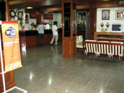 Sri Chumphon Hotel Dış mekan fotoğraf