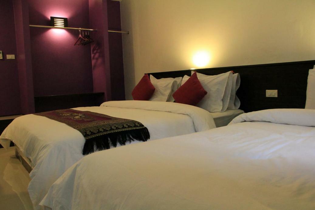 Sri Chumphon Hotel Dış mekan fotoğraf