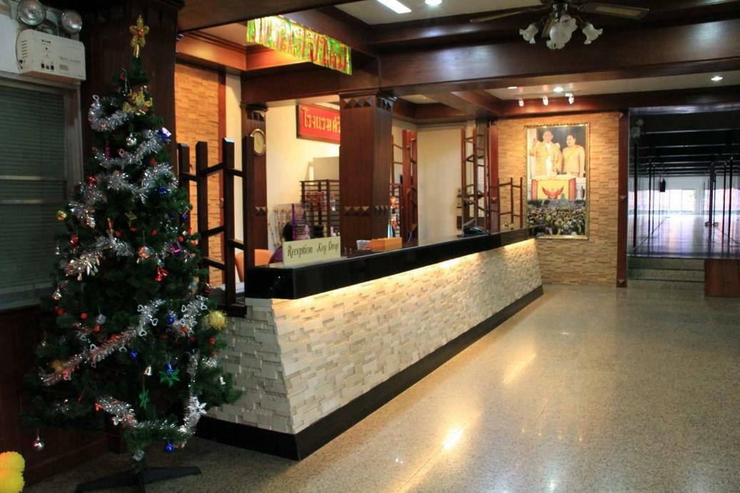 Sri Chumphon Hotel Dış mekan fotoğraf