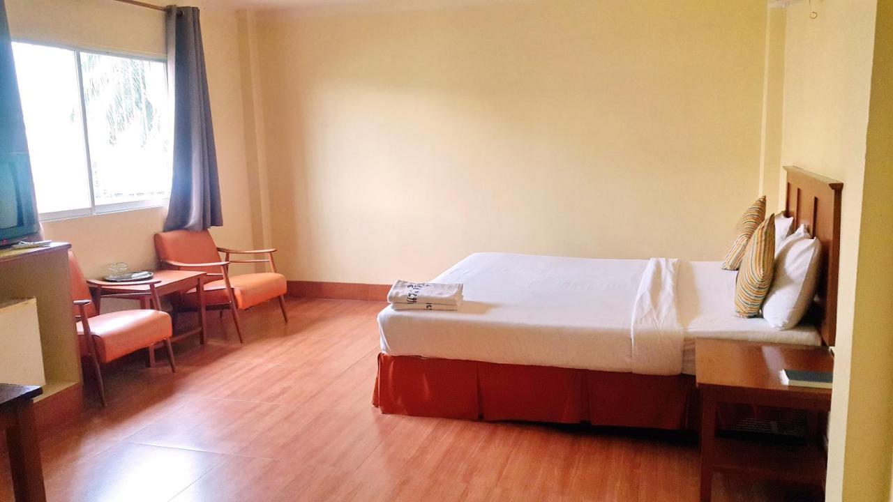 Sri Chumphon Hotel Dış mekan fotoğraf